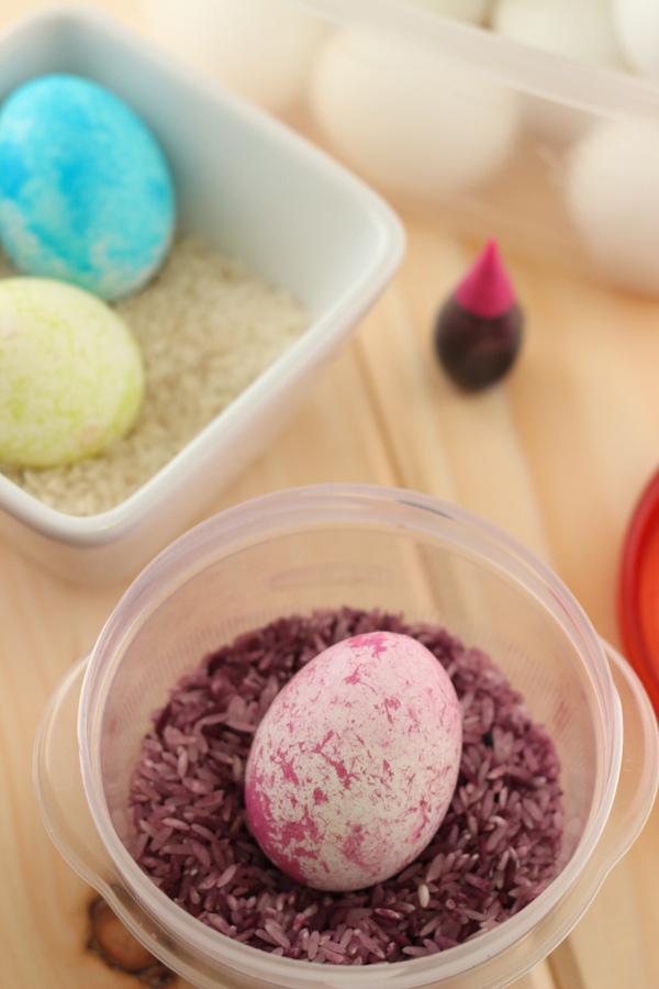 Rice-Coloring-Eggs
