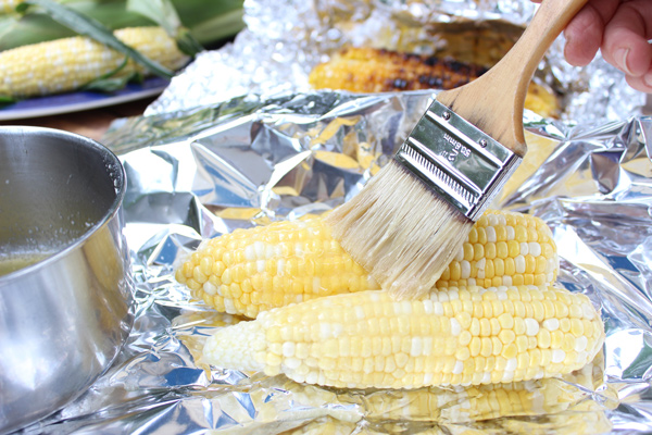 Brushing-Corn-with-Butter
